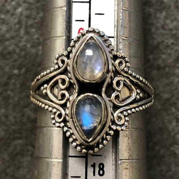 Vintage Jewelry - Sterling Silver 925 Ring Size 7 Rainbow Moonstone